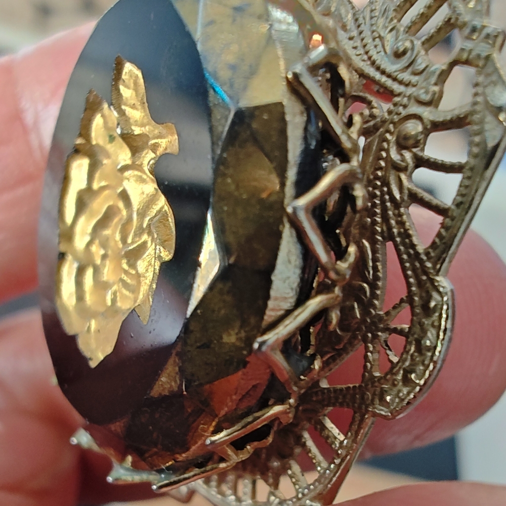 4 Gold-Tone Brooches/Pins - Picture 11 of 16
